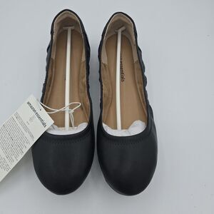 Amazon Essentials Black Slip-On Close Toe Flats Women's Size 10 NEW